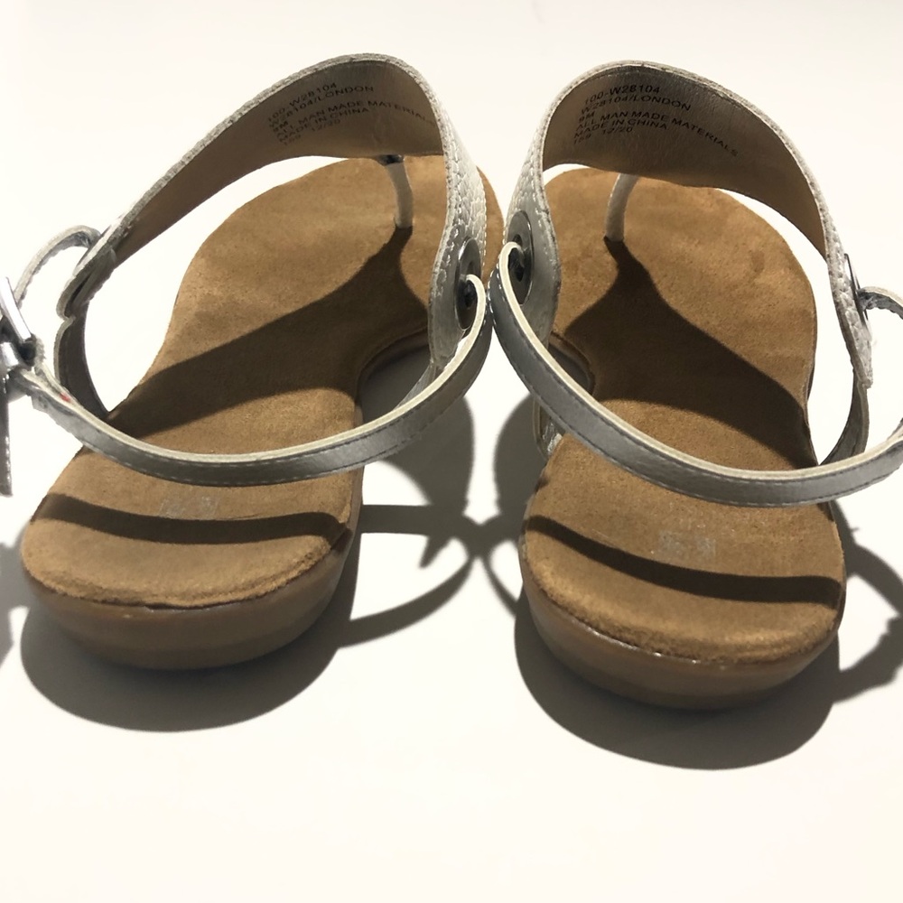 White Mountain Women’s White Leather T-Strap Sandals Size 9 - Picture 3 of 7